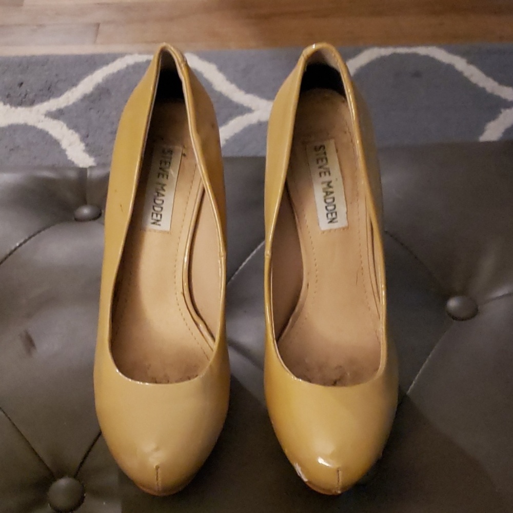 💥 2 pair of shoes for $20 dollars💥